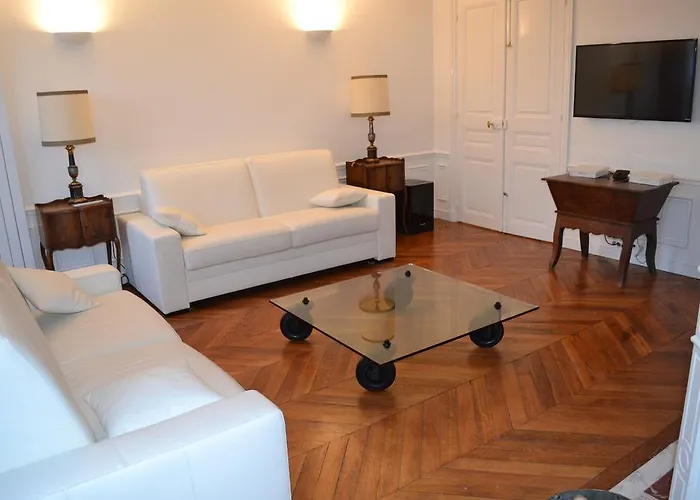 Apartment Moulin Rouge Ii